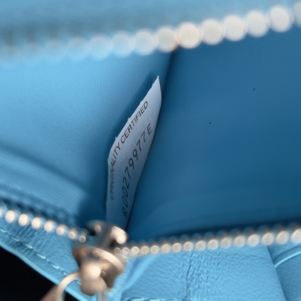 ボッテガヴェネタ財布コピー着用イメージ